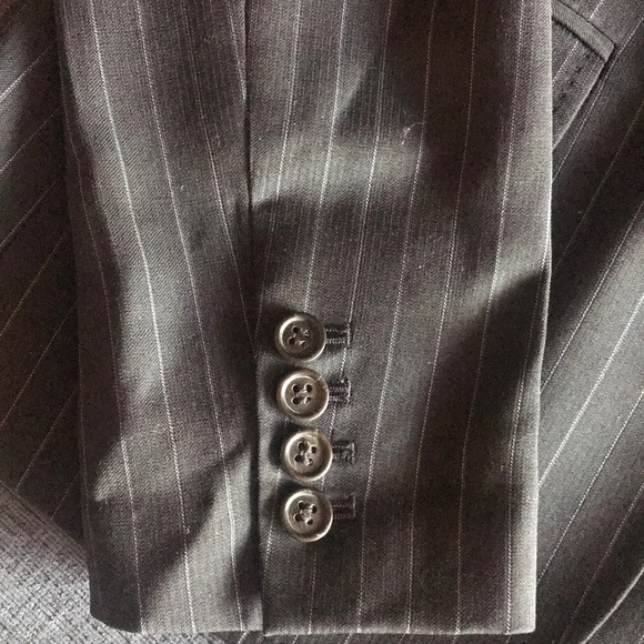 Navy pinstripe suit - Picture 3 of 8